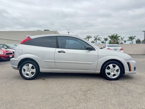 Used 2006 Ford Focus ZX3 Hatchback FWD image 10