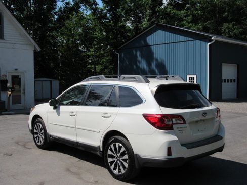 Used 2016 Subaru Outback 2.5i Limited AWD/4WD image 6
