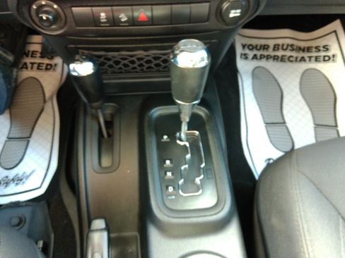 Used 2017 Jeep Wrangler Unlimited Sport S image 57