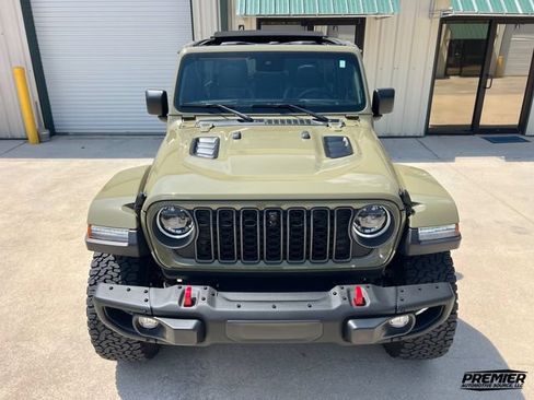 Used 2025 Jeep Wrangler Unlimited Rubicon AWD/4WD image 35