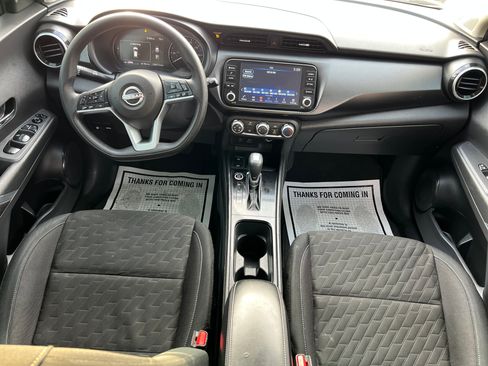Used 2023 Nissan Kicks SV image 3