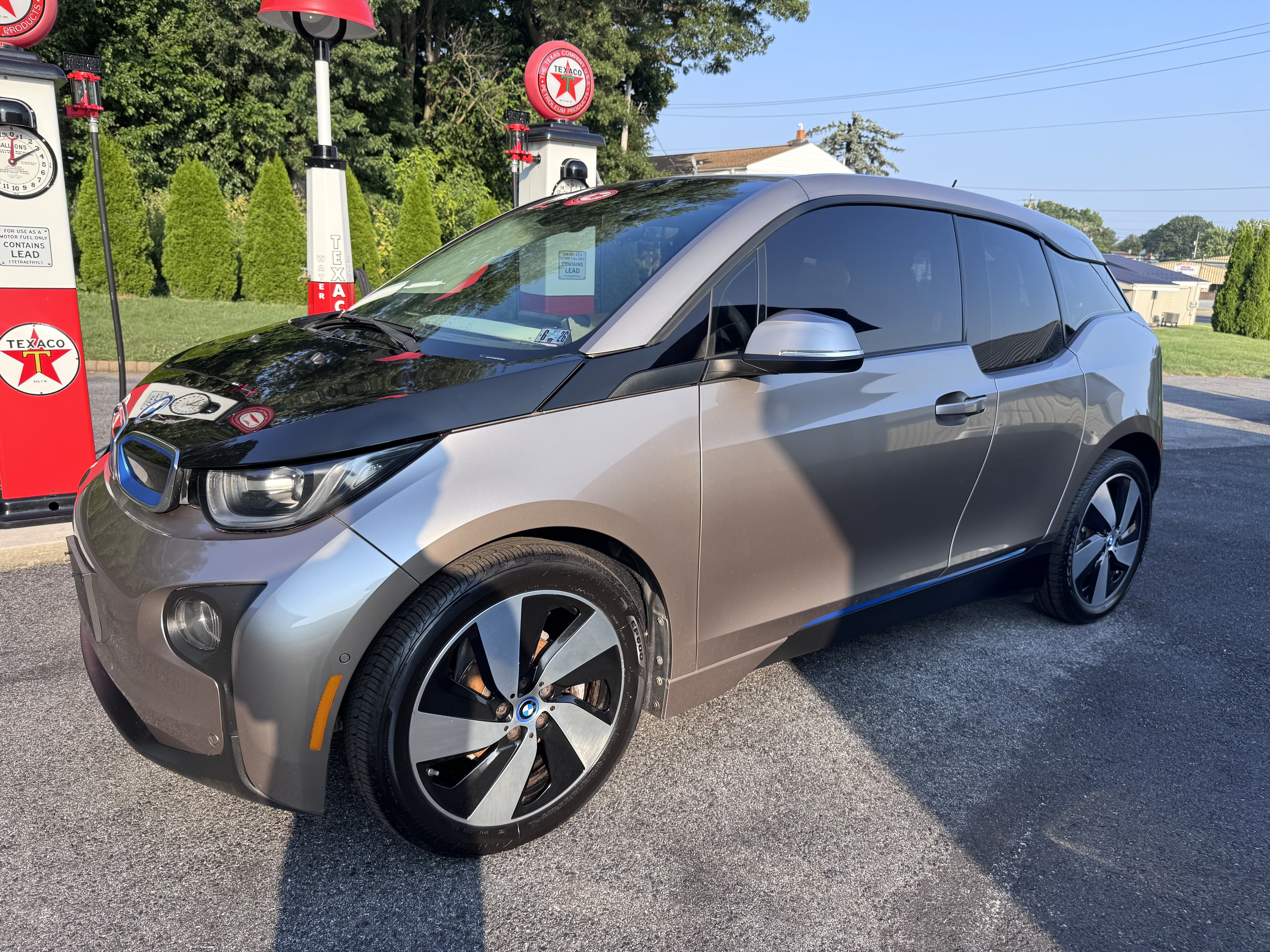 Used 2014 BMW i3 RWD image 1