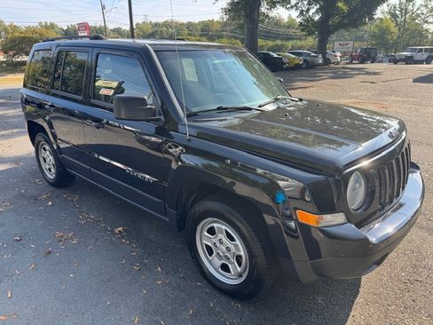 Used 2016 Jeep Patriot Sport image 5