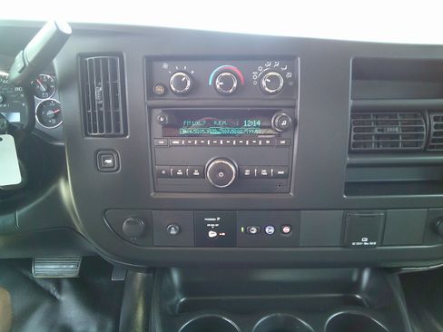 Used 2019 Chevrolet Express 2500 RWD image 13