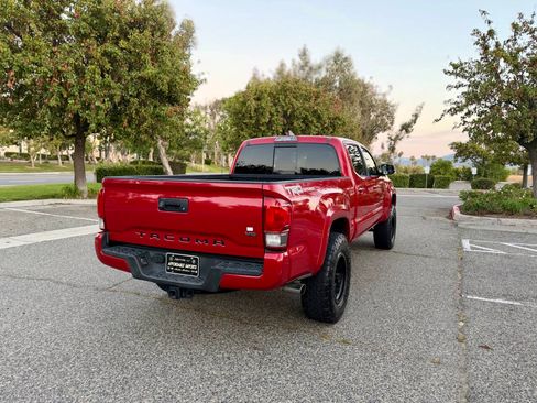 Used 2017 Toyota Tacoma TRD Sport Pickup 4D 6 ft RWD image 12