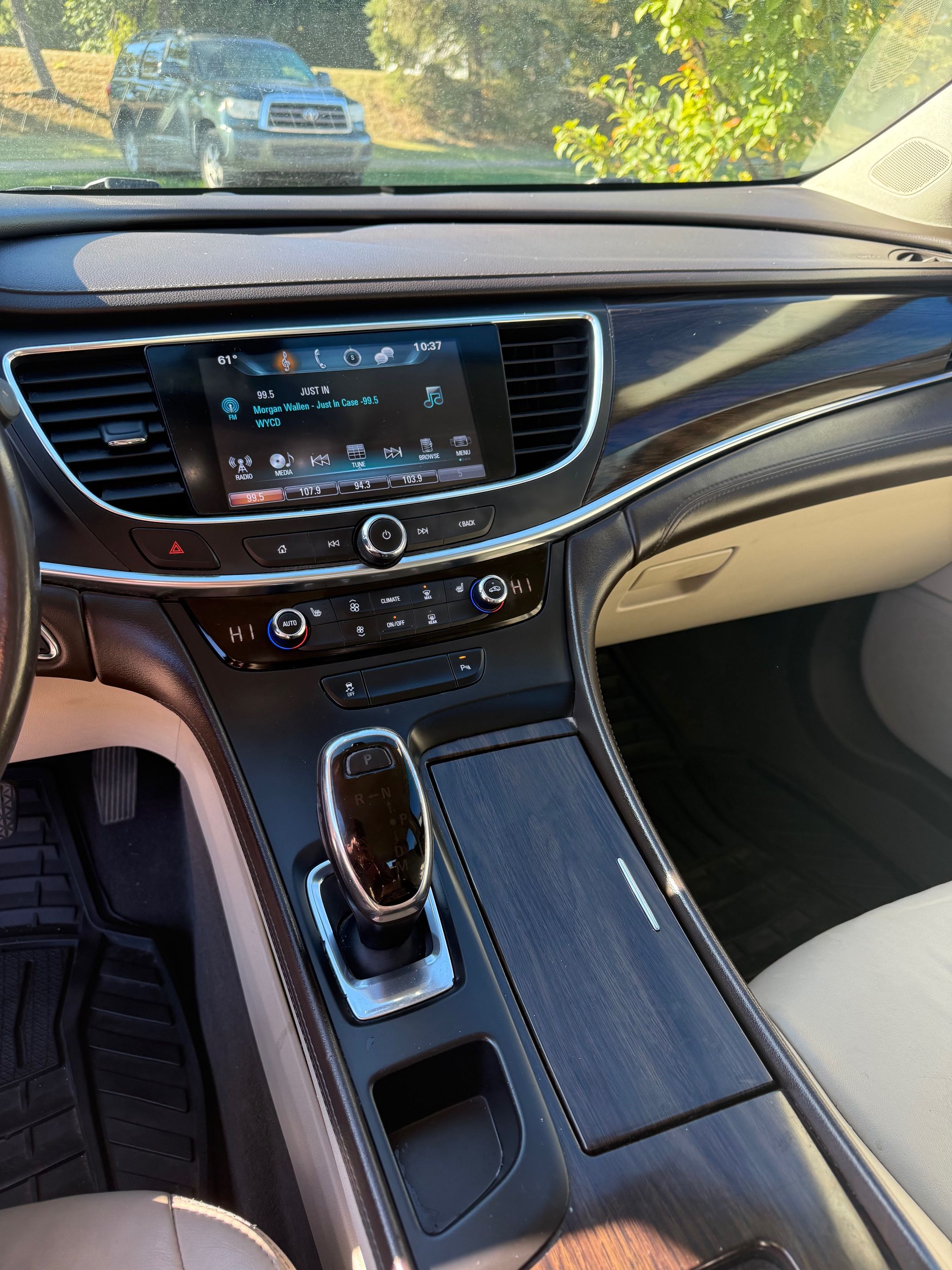 Used 2017 Buick LaCrosse Essence FWD image 10