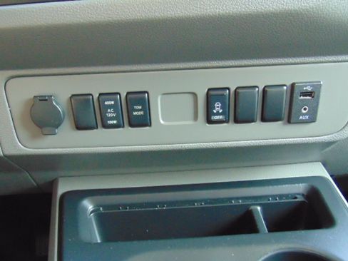 Used 2017 Nissan NV 2500 SL image 19