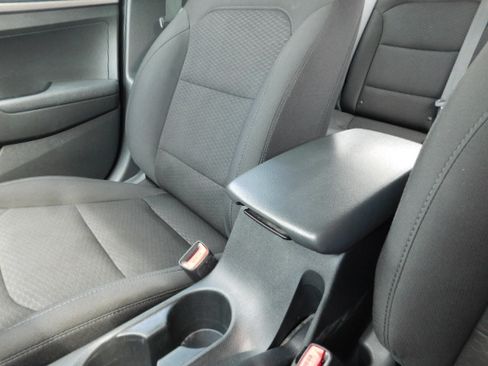 Used 2019 Hyundai Elantra SE image 18