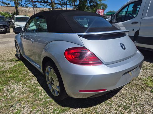 Used 2013 Volkswagen Beetle 2.5 Convertible FWD image 4
