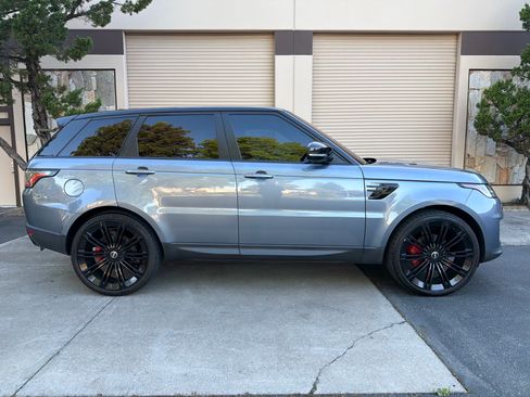 Used 2019 Land Rover Range Rover Sport SE image 4