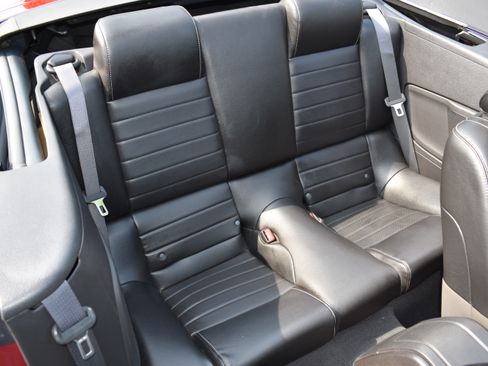 Used 2010 Ford Mustang Convertible RWD image 39