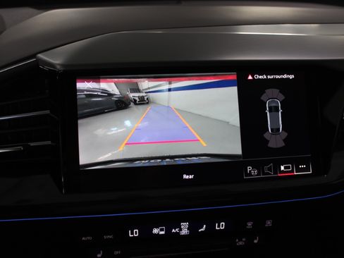 Used 2024 Audi Q4 e-tron Premium Plus image 34