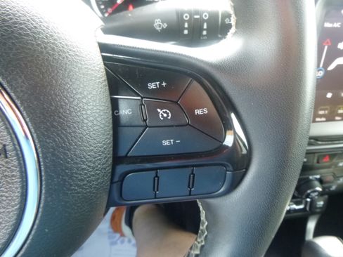 Used 2021 Jeep Renegade Latitude image 19