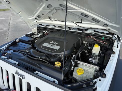 Used 2013 Jeep Wrangler Unlimited Sport image 15