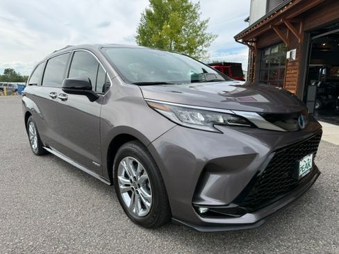 Used 2021 Toyota Sienna XSE AWD w/ Plus Package image 7