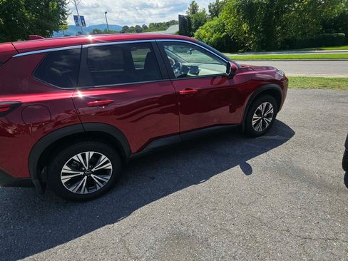 Used 2023 Nissan Rogue AWD SV image 4