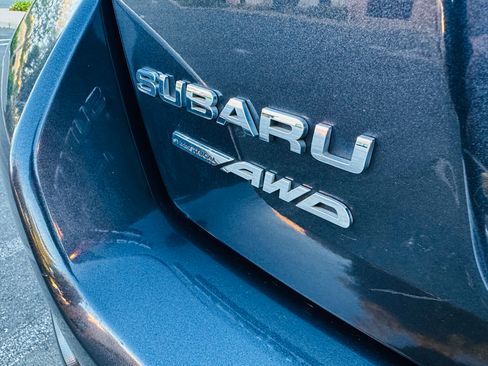 Used 2015 Subaru XV Crosstrek 2.0i Limited AWD/4WD image 9