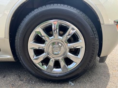 Used 2012 Buick Enclave Premium image 40