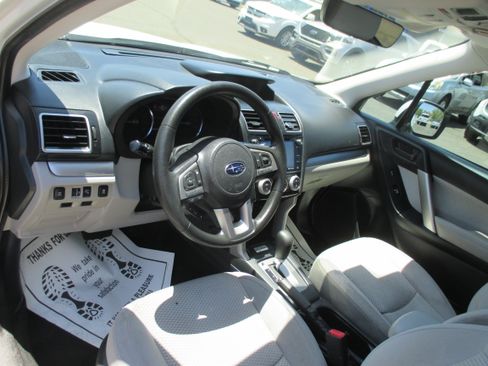 Used 2018 Subaru Forester 2.5i Premium AWD/4WD image 9
