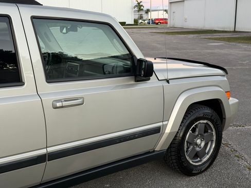 Used 2008 Jeep Commander Sport image 37