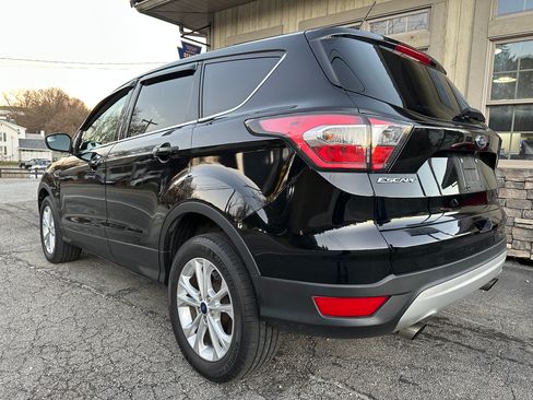 Used 2017 Ford Escape SE image 3
