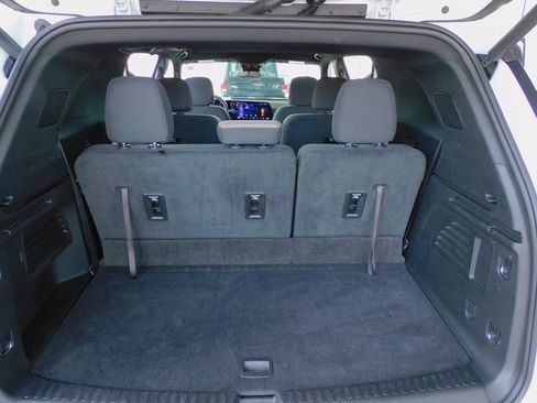 Used 2025 Chevrolet Traverse LT image 22