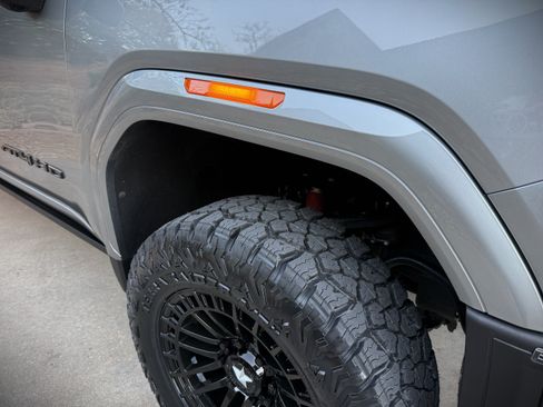 Used 2025 GMC Sierra 2500 AT4 image 20