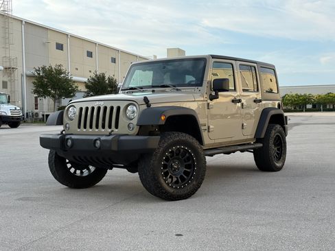 Used 2018 Jeep Wrangler Unlimited Sport S AWD/4WD image 1