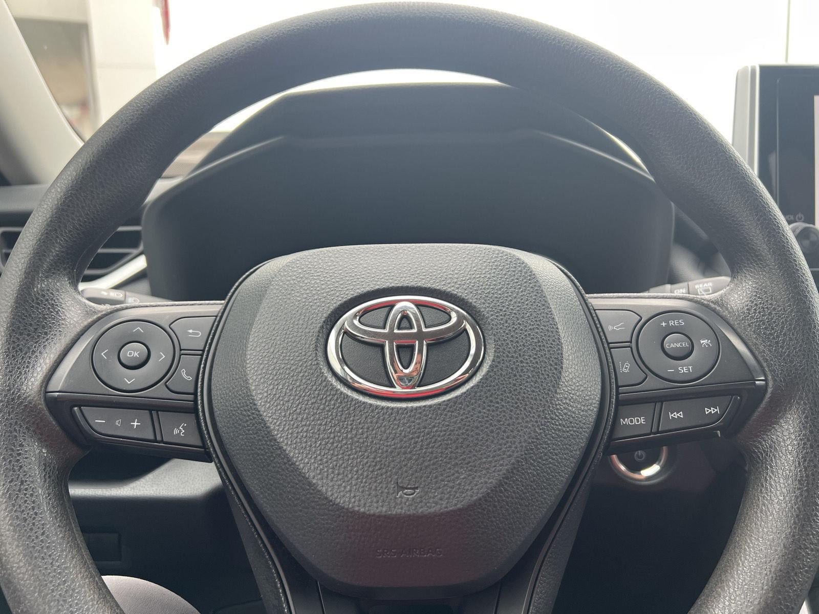 Used 2024 Toyota RAV4 XLE AWD/4WD image 22