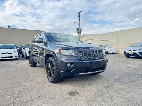 Used 2012 Jeep Grand Cherokee Altitude image 11