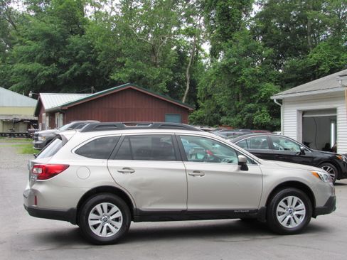 Used 2015 Subaru Outback 2.5i Premium AWD/4WD image 10