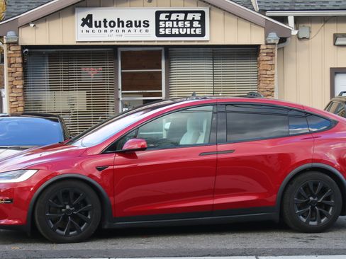 Used 2023 Tesla Model X image 2