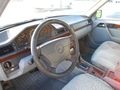 Used 1994 Mercedes-Benz E 320 image 15