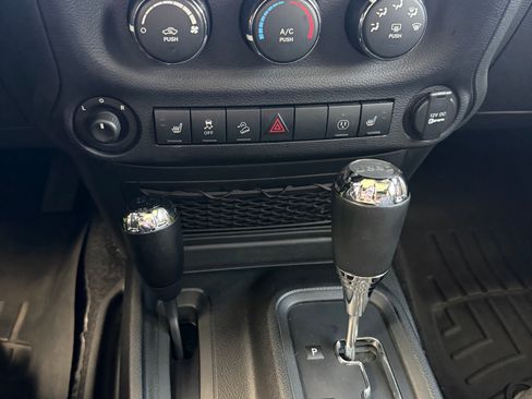 Used 2016 Jeep Wrangler Unlimited Rubicon image 19