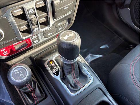 Used 2023 Jeep Wrangler Unlimited Rubicon image 33