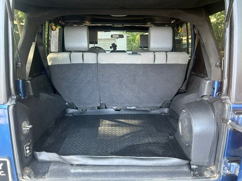 Used 2010 Jeep Wrangler 4WD Unlimited Sahara image 19