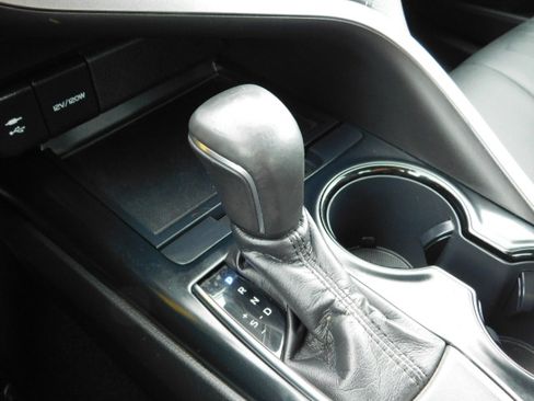 Used 2019 Toyota Camry SE FWD image 17