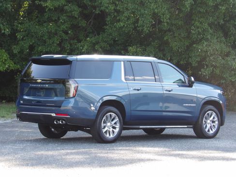 Used 2025 Chevrolet Suburban 2WD Premier image 6