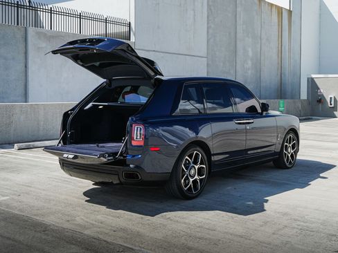 Used 2022 Rolls-Royce Cullinan Black Badge image 11