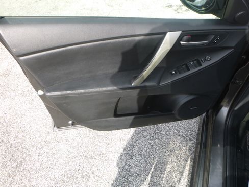 Used 2010 MAZDA MAZDA3 s Grand Touring Hatchback FWD image 12