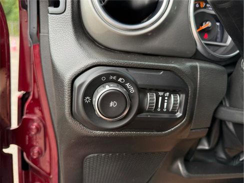 Used 2022 Jeep Wrangler Unlimited Sahara image 31