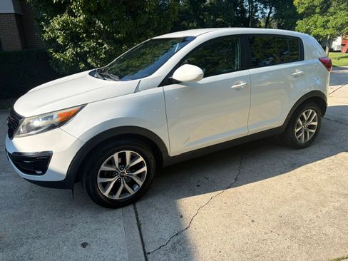 Used 2016 Kia Sportage FWD LX image 2