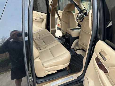 Used 2013 Cadillac Escalade ESV Premium image 17