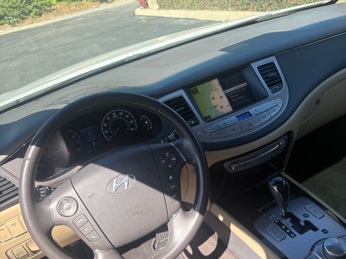 Used 2011 Hyundai Genesis 3.8 image 14