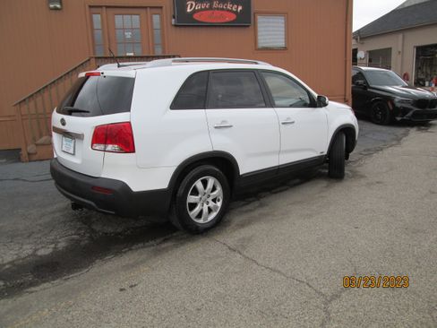 Used 2016 Ford Edge Titanium image 3