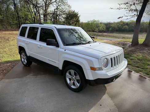 Used 2014 Jeep Patriot Sport image 3