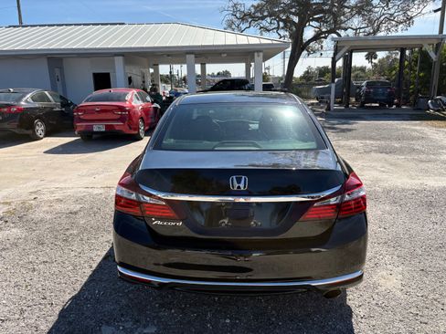 Used 2017 Honda Accord LX image 4