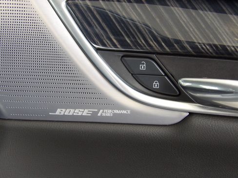 Used 2025 Cadillac XT6 Premium Luxury image 31