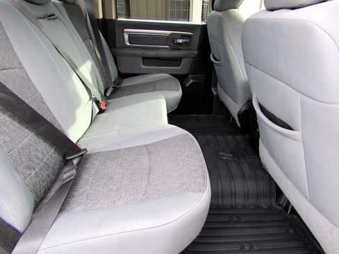 Used 2019 RAM 1500 Classic Big Horn image 17