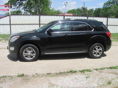 Used 2017 Chevrolet Equinox LT FWD image 1